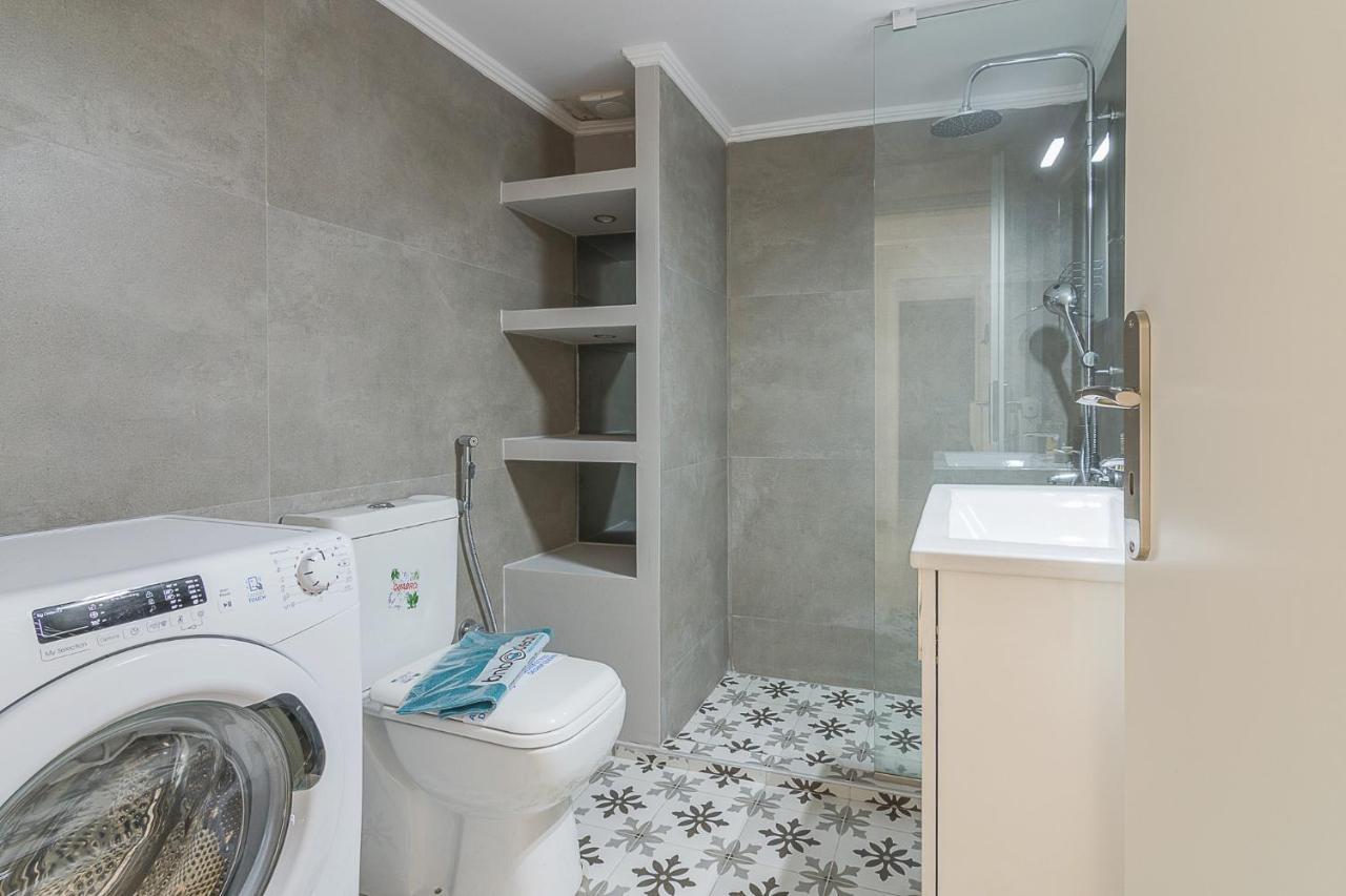 A Modern 2-Bedroom Apartment Near Areios Pagos Atene Esterno foto