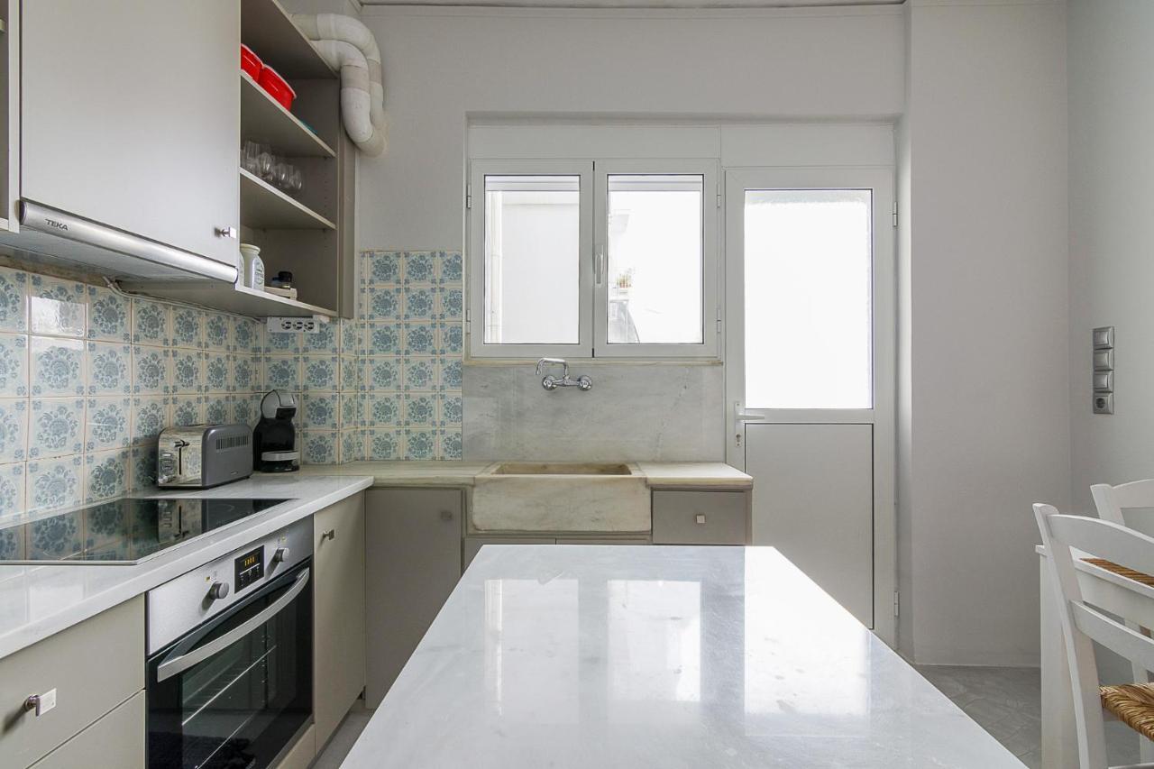 A Modern 2-Bedroom Apartment Near Areios Pagos Atene Esterno foto